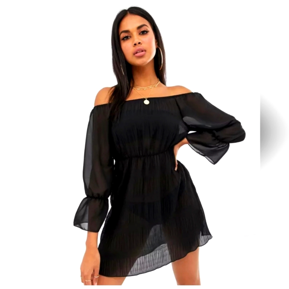 Off the shoulder tiered pleated beach cover up